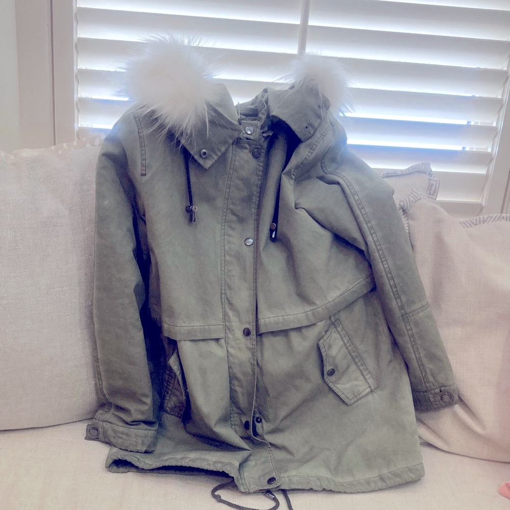 Jocelyn Olive Utility Jacket lux White  Fur Collar Women’s Small/ oversized fit